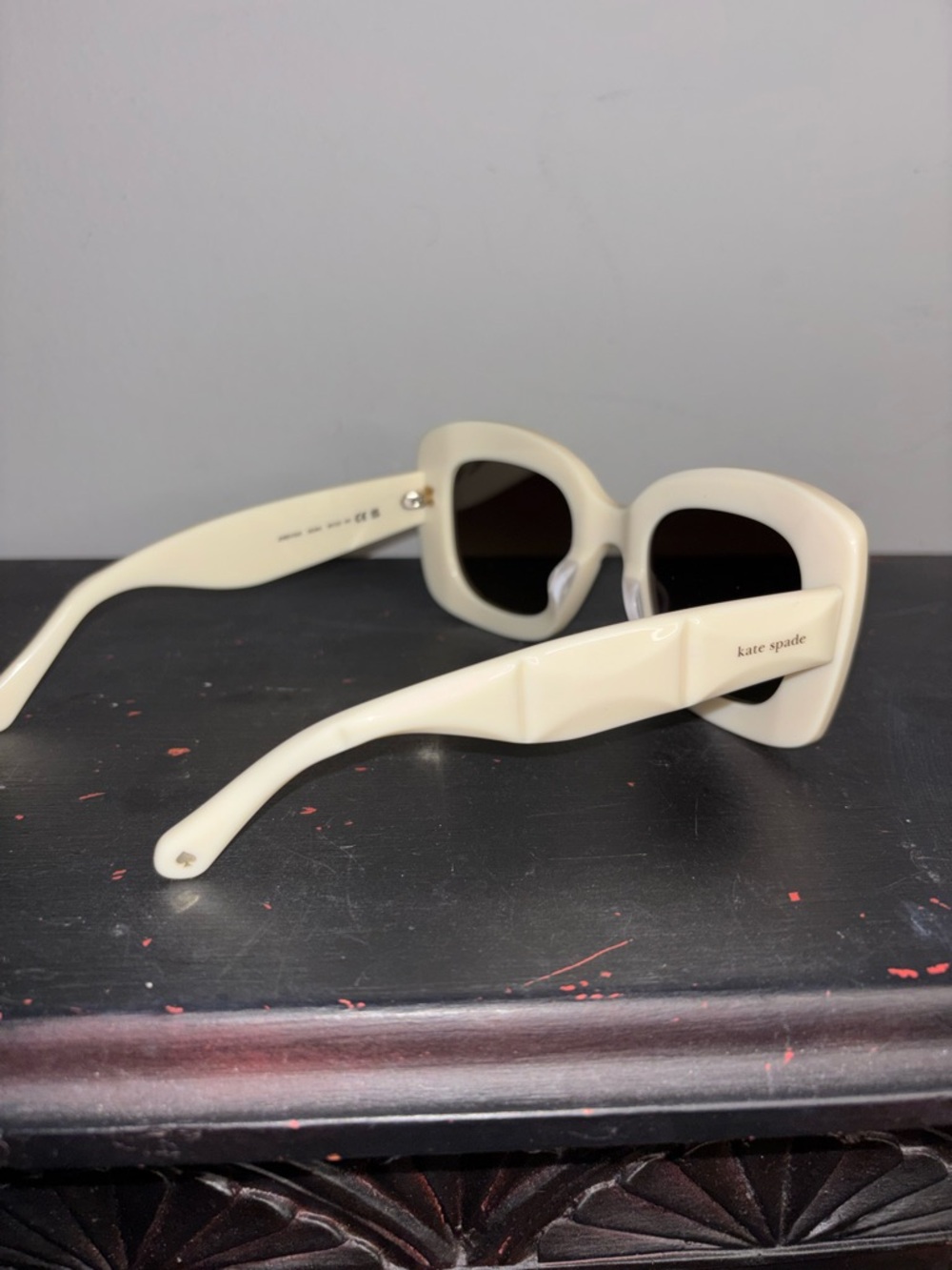 Kate Spade Josey Ivory Sunglasses and Case NIB - Picture 3 of 6